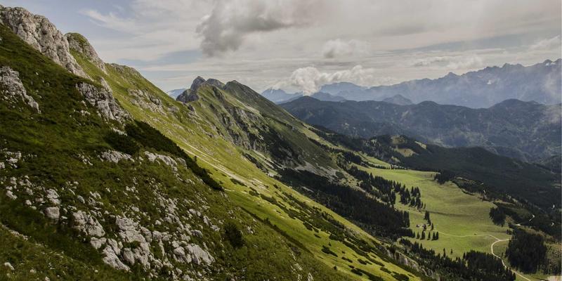 破局全球市场：工业原料与特种材料出口必知的国际认证与合规指南